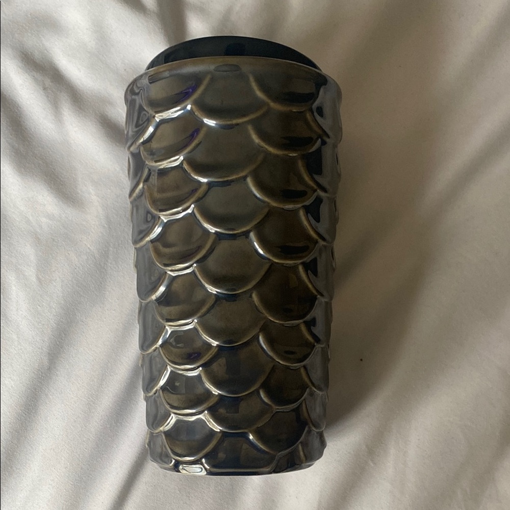 Starbucks Iridescent Siren Mermaid Scales Tumbler
296ml/ 10 fl oz